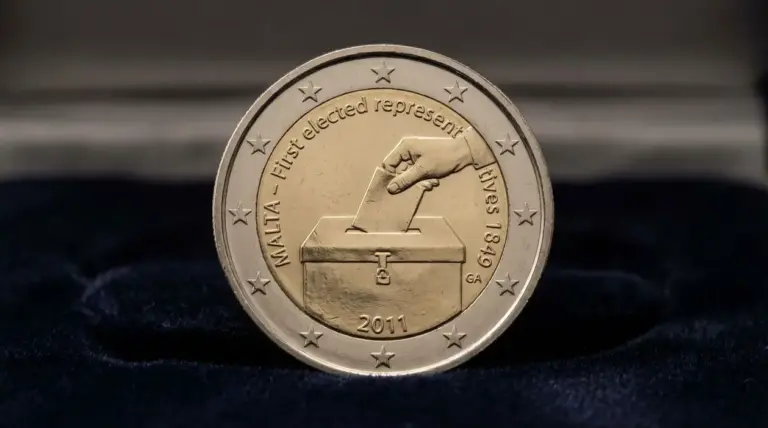 Moneta commemorativa da 2 euro Malta 2011 con urna elettorale in rilievo